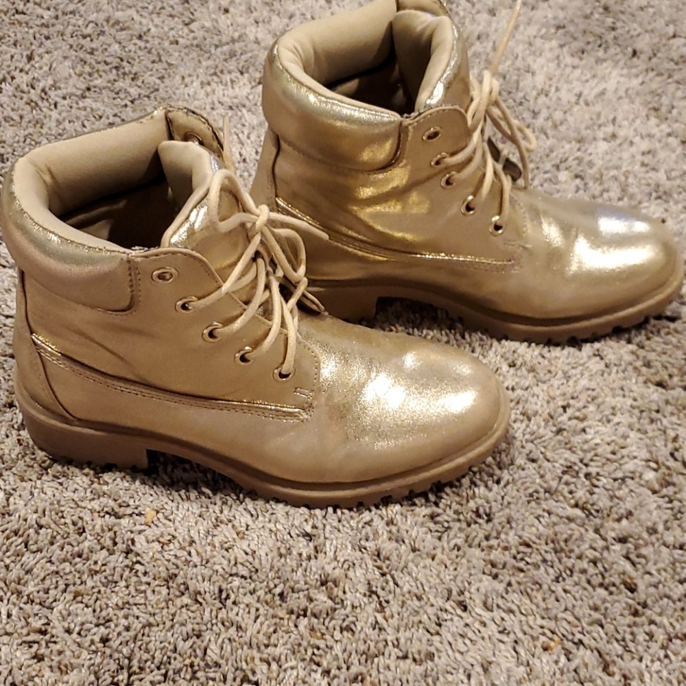 Boots - Picture 2 of 4